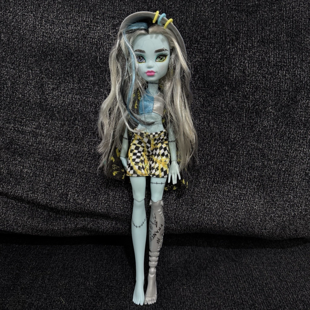 Frankie Stein Scare-adise Island Monster High Fashion Doll, Mattel